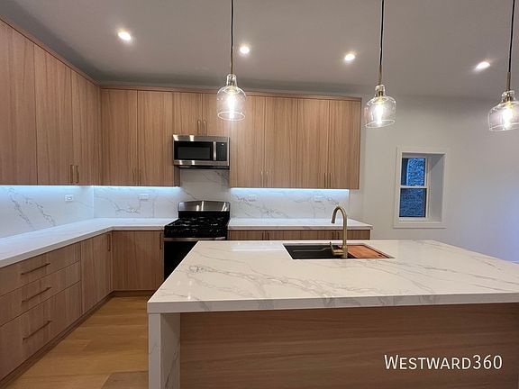 2nd image of 2046 W Washington Blvd #1