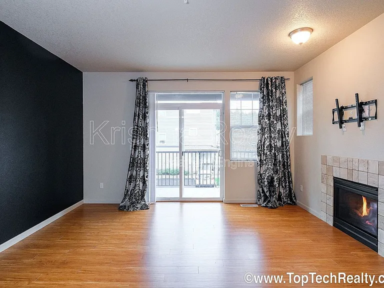 477 NE Edgeway Dr — Photo 6