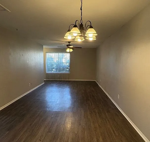 2410 Woodoak Ct — Photo 5