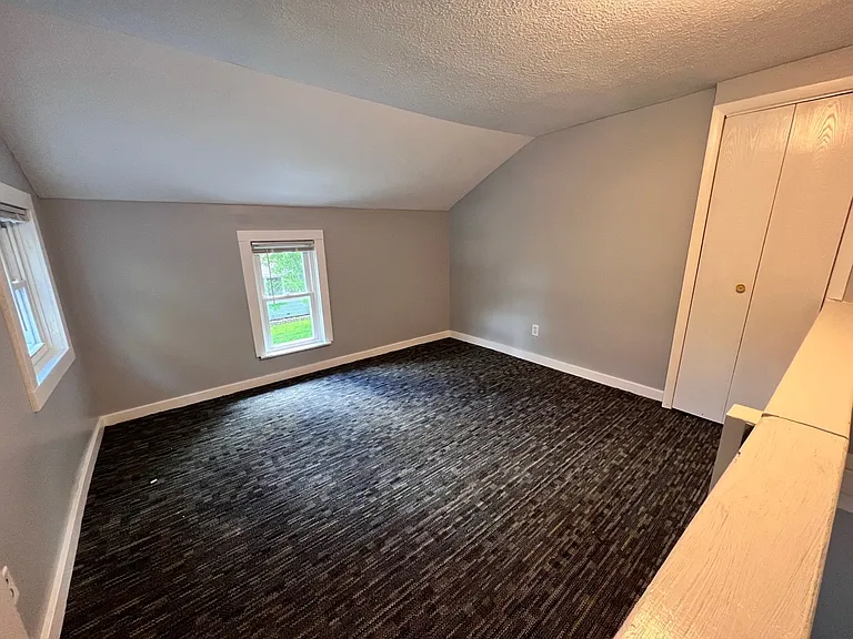 320 W Henry St #2 — Photo 3