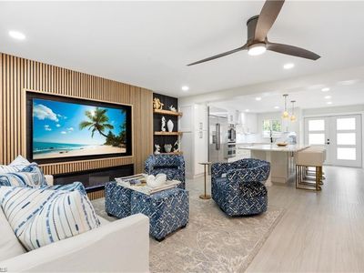 990 8th ST S #1B, Naples, FL, 34102