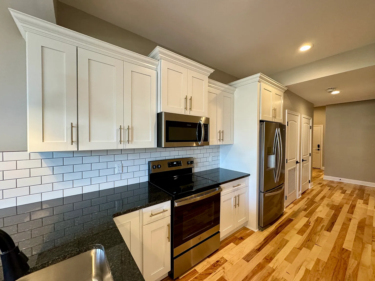 1 bed, 792 sqft, $1,550 — Photo 3