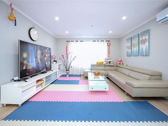 5th image of 135 Alex Cir