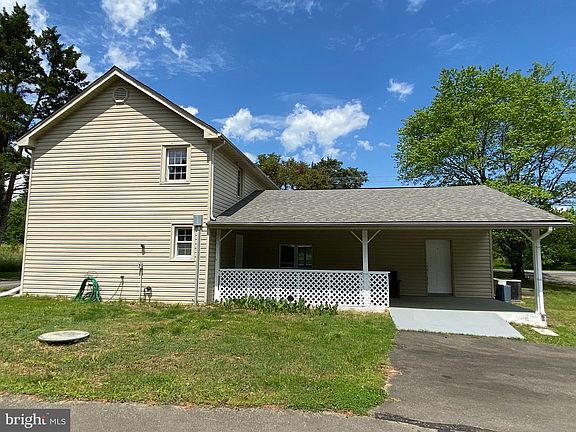 3rd image of 1006 White Oak Rd