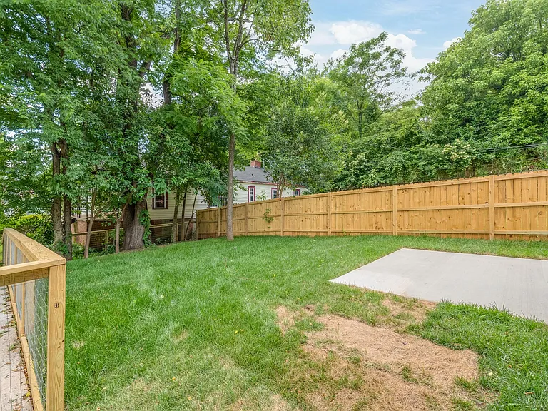 435 Wake St — Photo 8