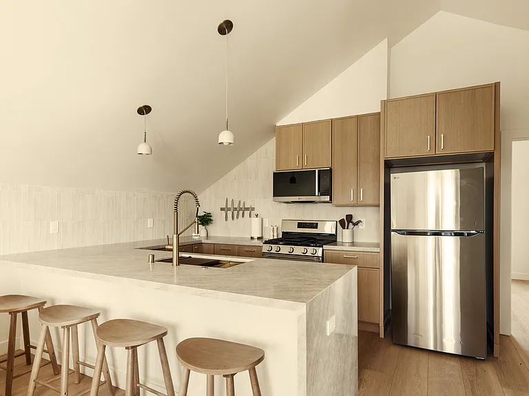 2722 S La Salle Ave #1/4 — Photo 6