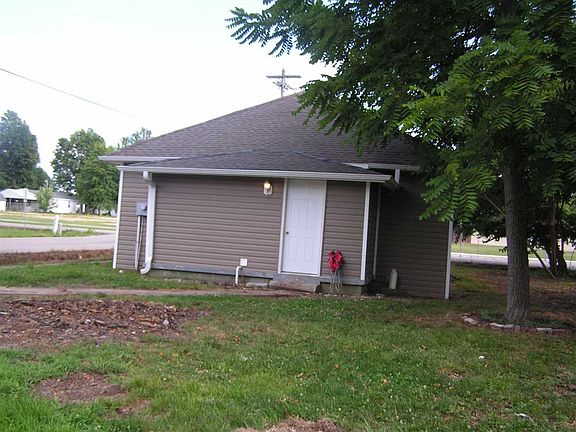 3rd image of 701 Arthur St