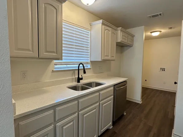 809 Sabine St, Longview, TX 75601