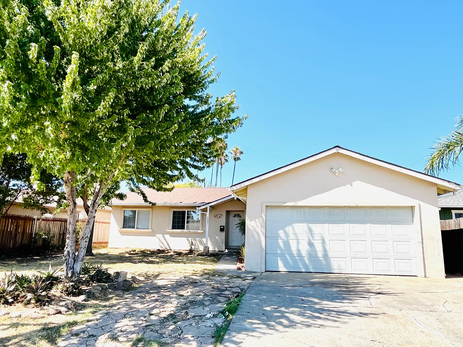 4 bed, 1400 sqft, $2,450 — Photo 1