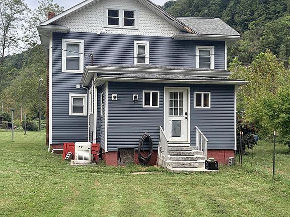 2nd image of 100 Savanna Ln