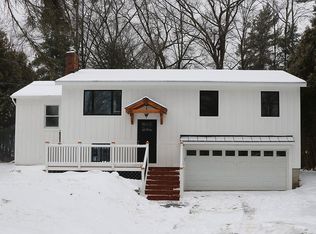 9 Whipple Tree Rd, Ballston Spa, NY 12020