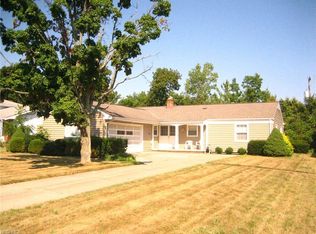 28810 Lynhaven Dr, North Olmsted, OH