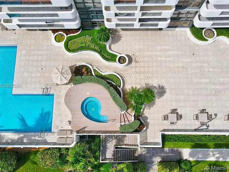 5757 Collins Ave #1003 — Photo 4