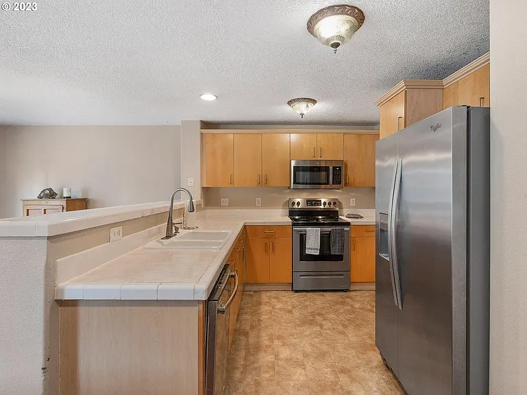 20653 SW Mabel St — Photo 3