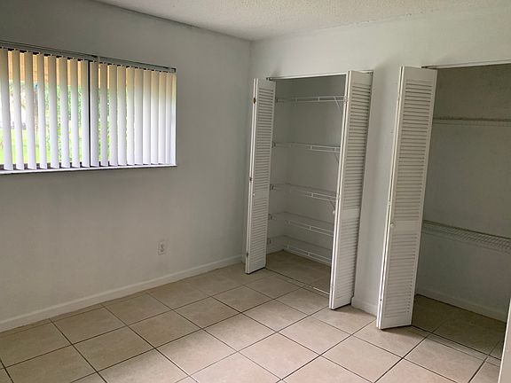 5th image of 1049 SE Bethume Ct