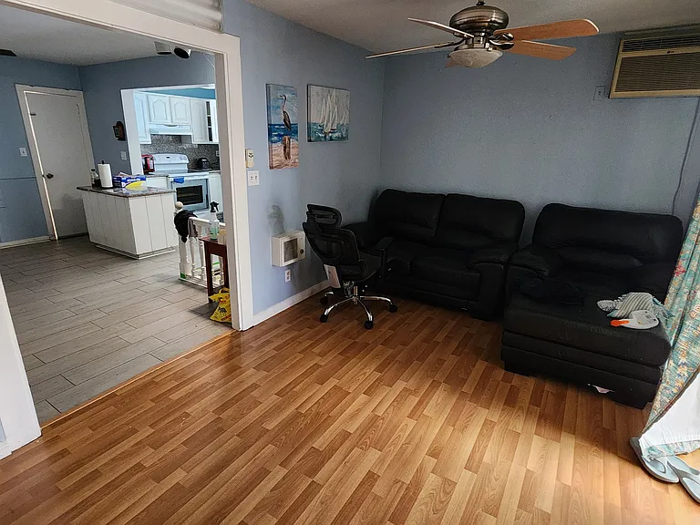 1235 Lewis St — Photo 5