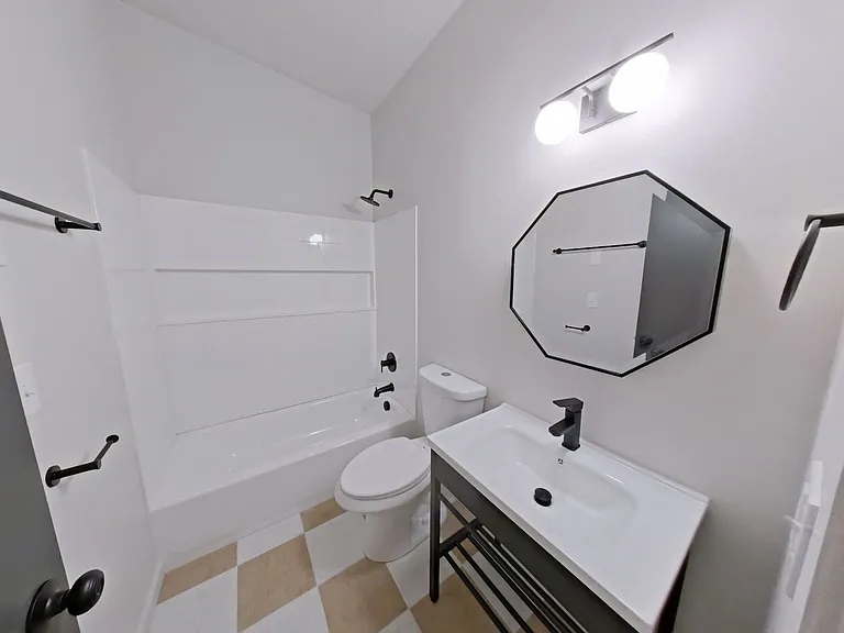 University Manor - Newly Renovated Units just a short walk from Campus! — Photo 84