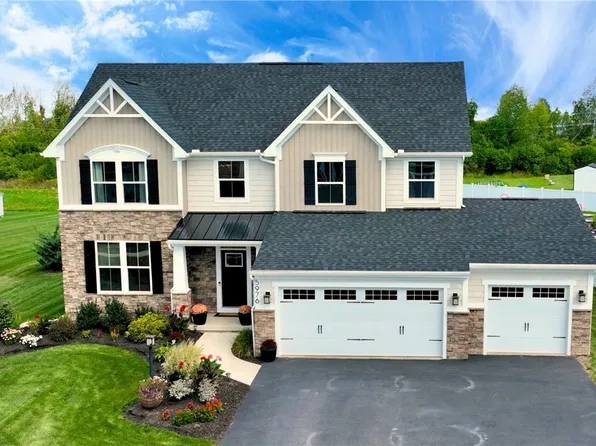 5976 Ivory Dr, Farmington, NY 14425