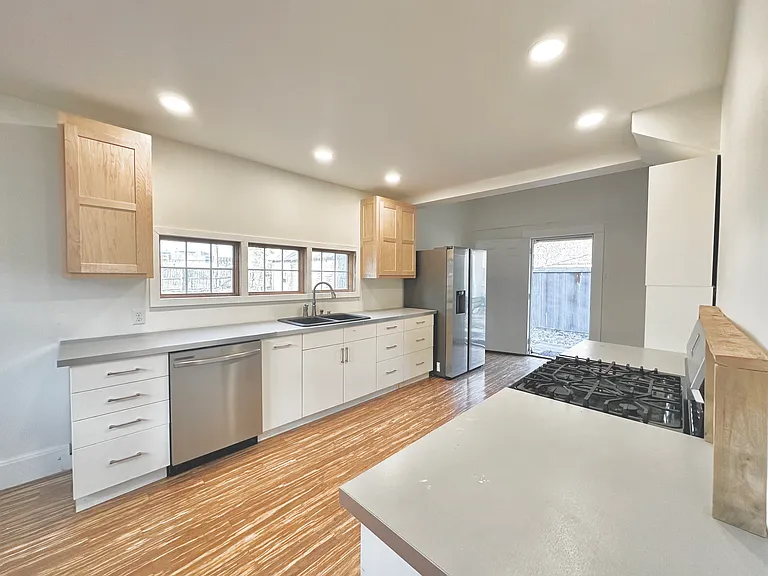 927 E Delmar St — Photo 5