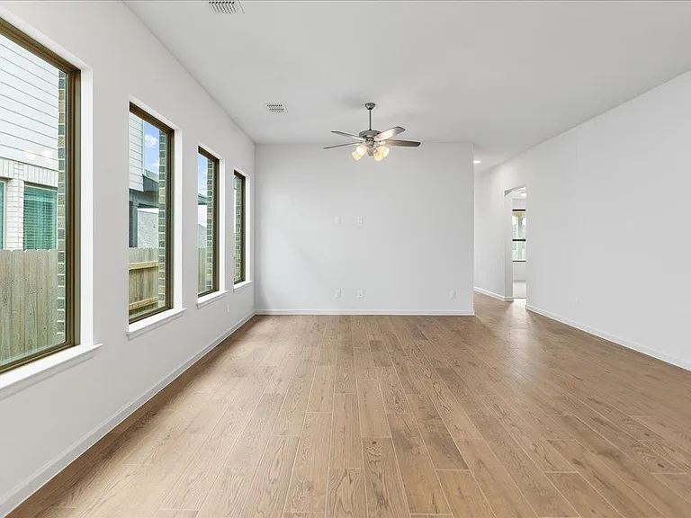 154 Blackborrow Dr — Photo 10