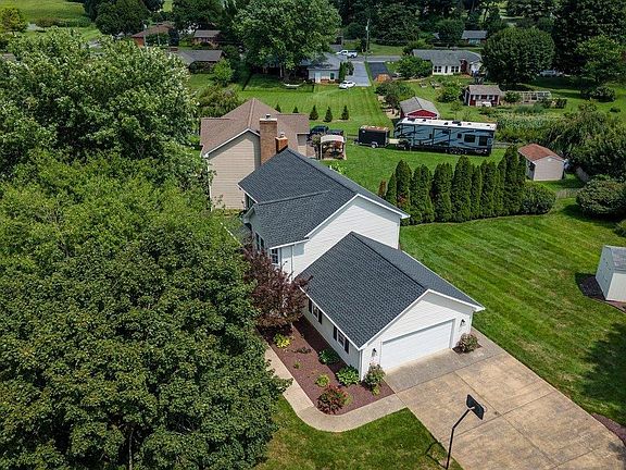 3rd image of 103 Willow Dr