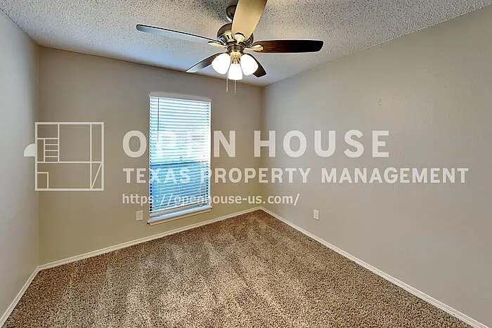 820 Whitehall Dr — Photo 16