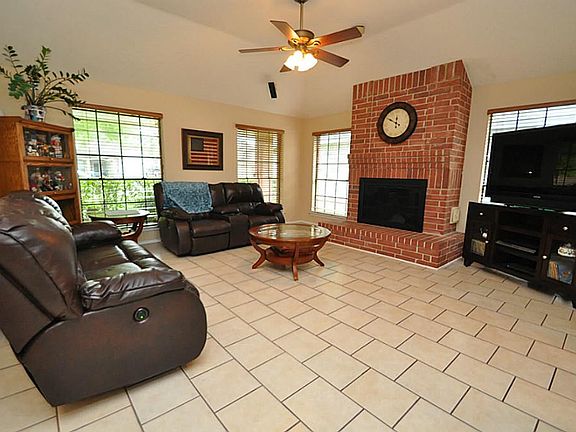 3rd image of 2208 Aberdeen Dr