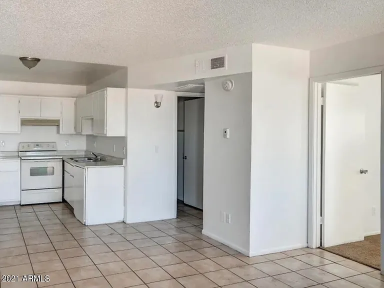 1709 W Mountain View Rd #201 — Photo 2