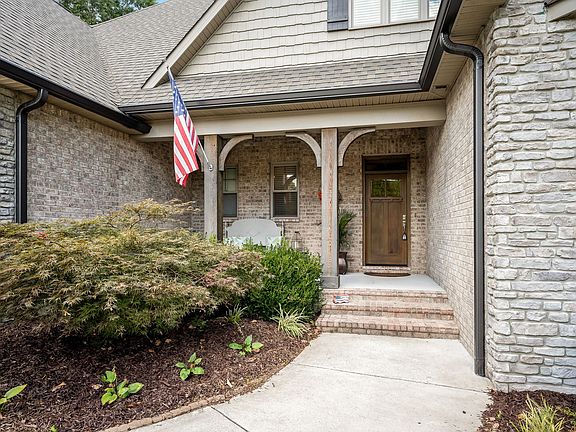 5th image of 215 Flora Ln