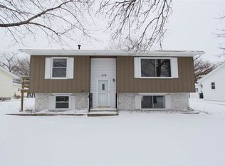 1113 Fleur Dr, Waterloo, IA 50701