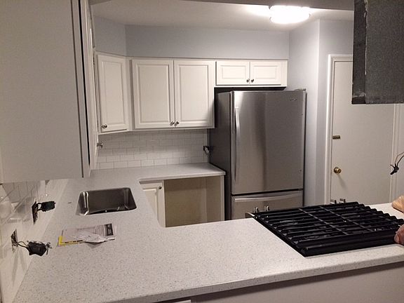 4th image of 2400 Hawthorne Ave