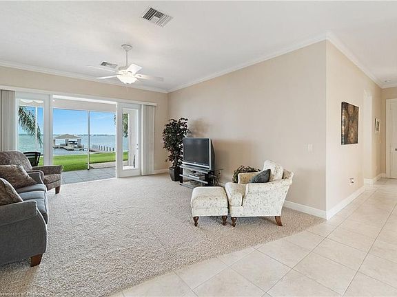 3rd image of 572 Sunset Pointe Dr