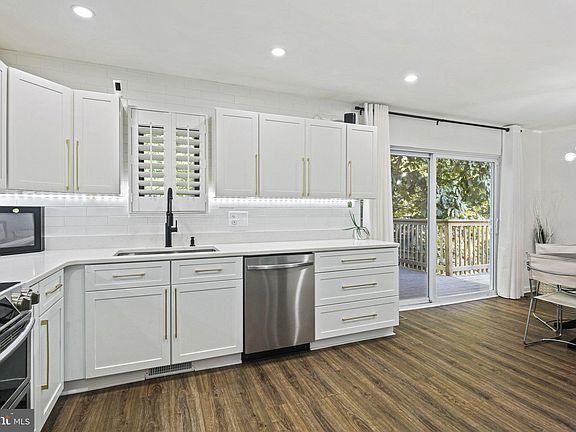4th image of 1215 Driftwood Ct