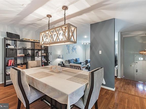 Dinning Room (photo 1/2)