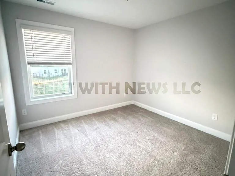 529 Eversden Dr — Photo 16