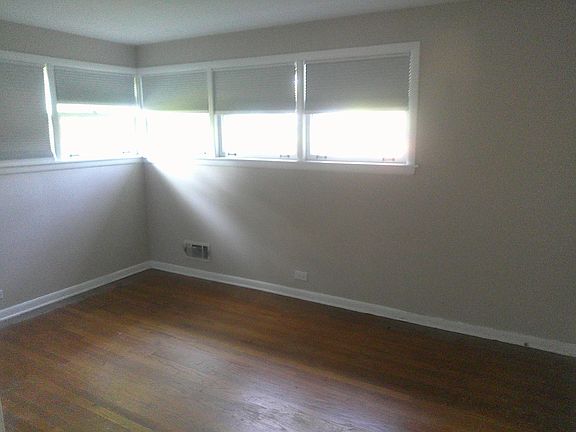 3rd image of 9141 Kolmar Ave