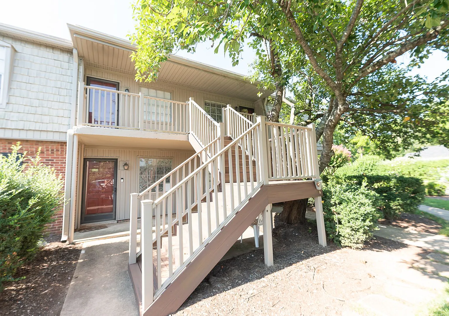 Well-maintained 2-bedroom, 1-bath upper level condo in Winston-Salem, — Photo 1