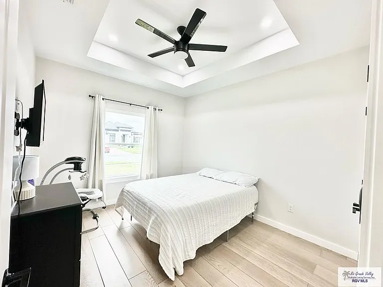 401 Tamarindo Ln — Photo 26