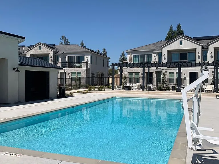 490 W Mahogany Ln — Photo 40