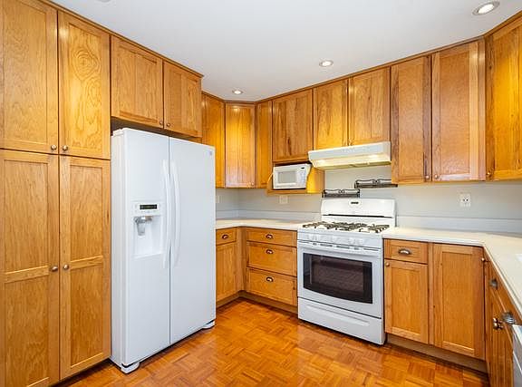 5th image of 306 Hill Ct