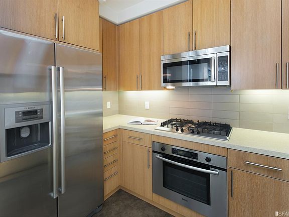 4th image of 818 Van Ness Ave #402