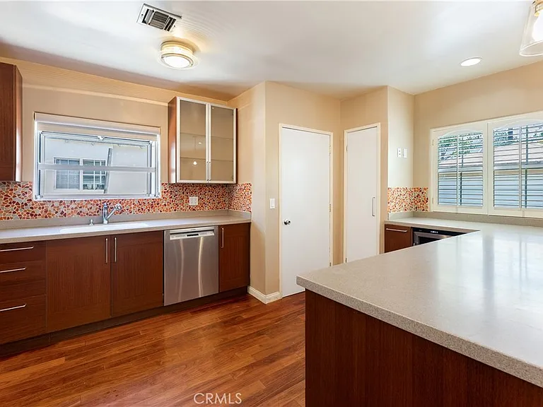 4722 Ventura Canyon Ave — Photo 13