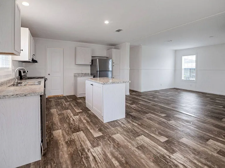 1244 W Bohland St — Photo 4