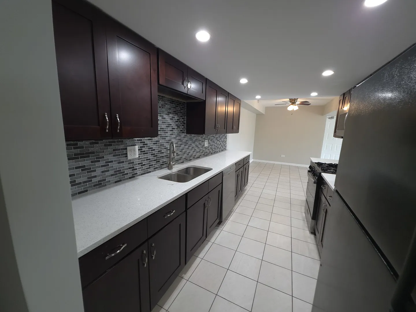 3 bed, 1700 sqft, $2,450 — Photo 4