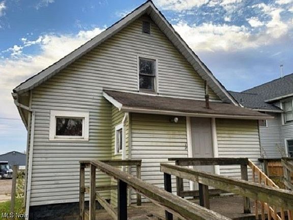 3rd image of 1212 Elm St