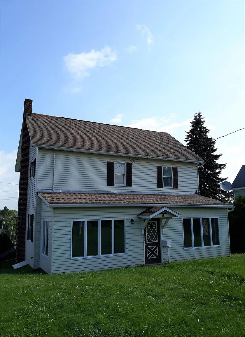 184 Main St photo 1