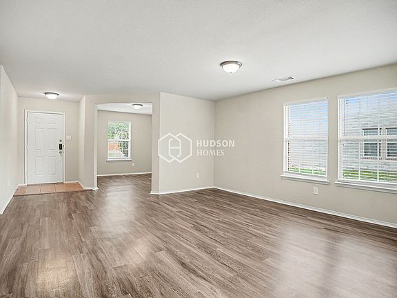3rd image of 313 Quail Run Rd