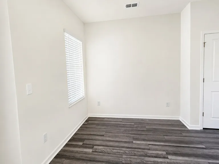 423 Castillo Dr — Photo 3