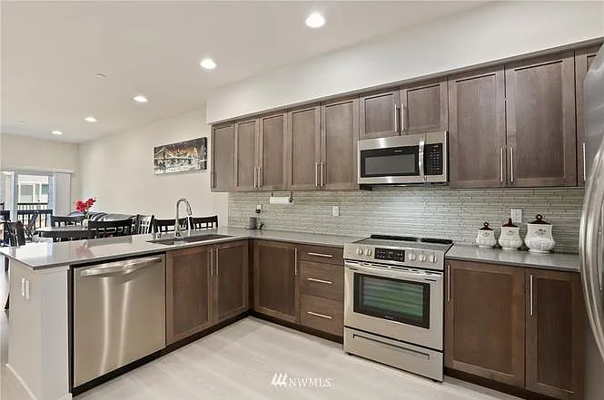 3 bed, 1669 sqft, $3,150 — Photo 4