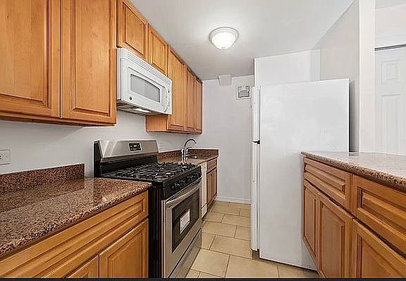 4th image of 4 W 104th St APT 6A